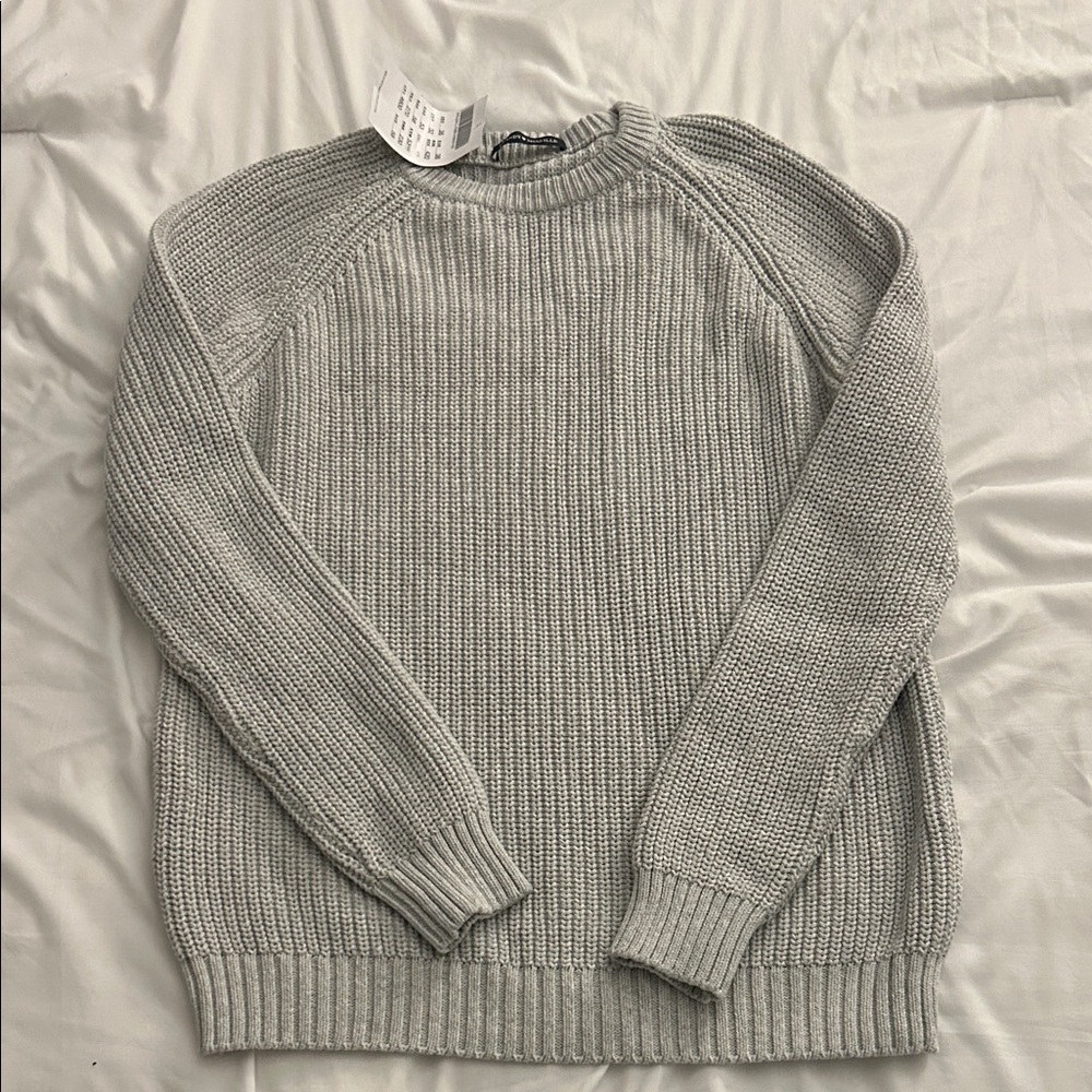 Brandy Melville Light Gray Crewneck Sweater